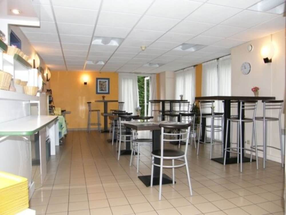restaurant cafeteria