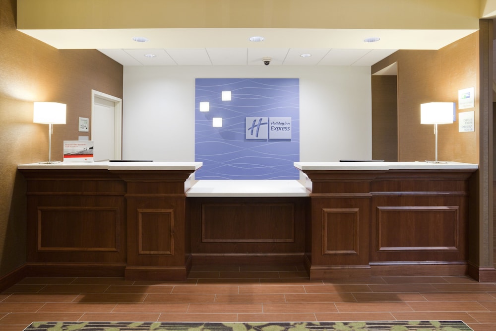 Holiday Inn Express Suites Willmar 15/50