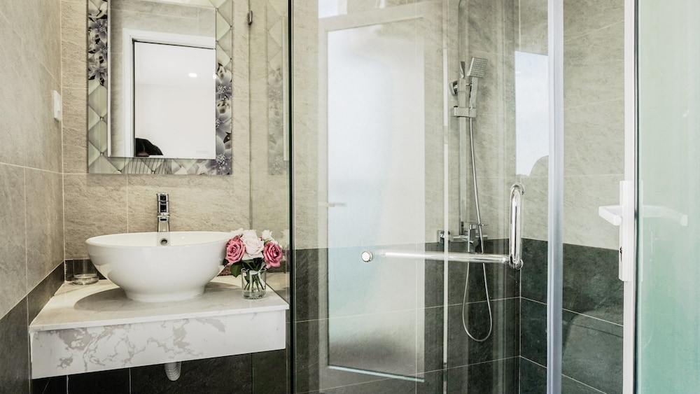 Quang Vinh Hotel 18/52