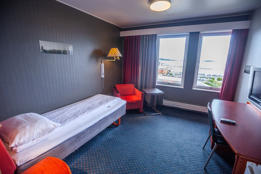F2 Hotel 10/26
