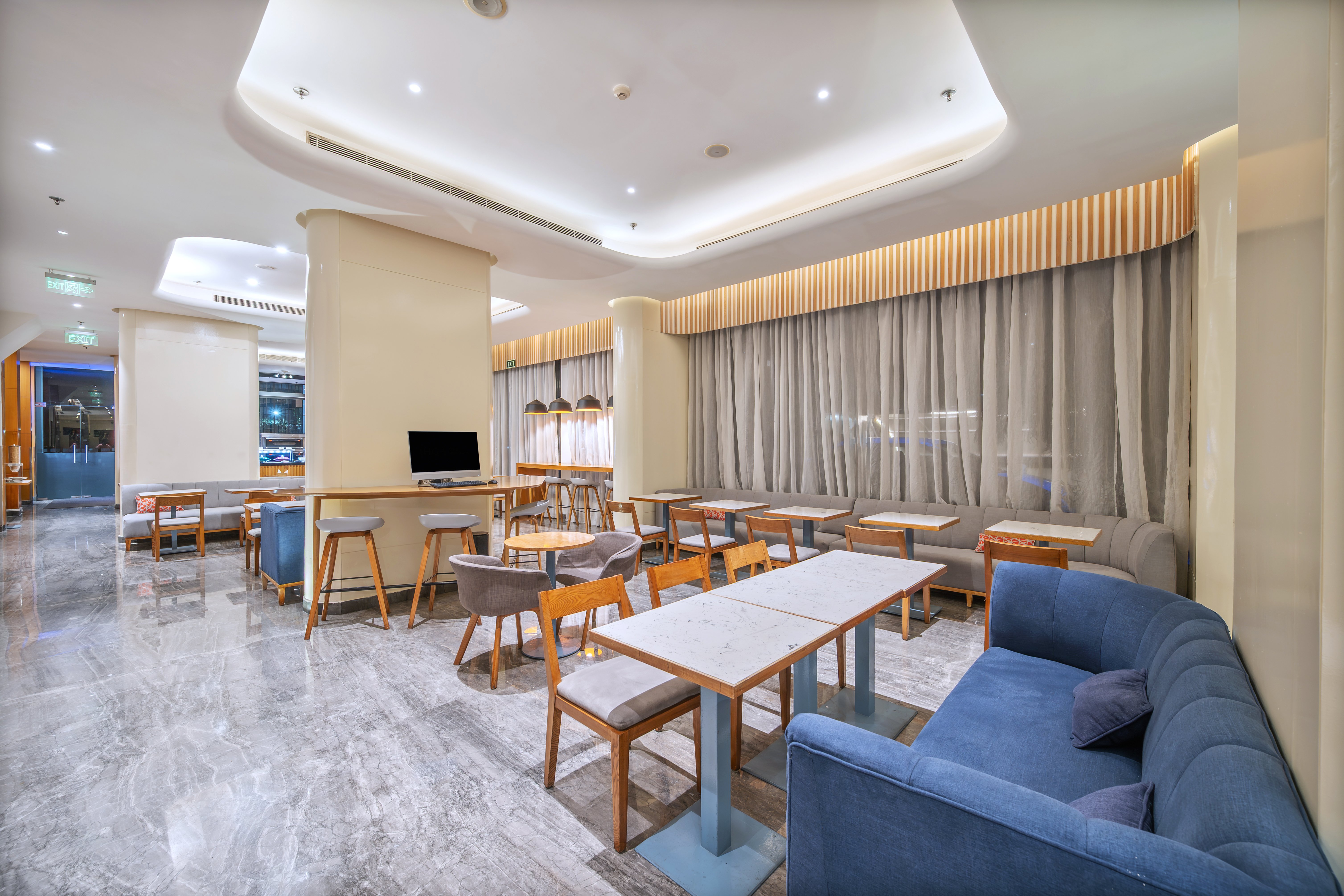 Holiday Inn Express Hyderabad Hitec City 48/76