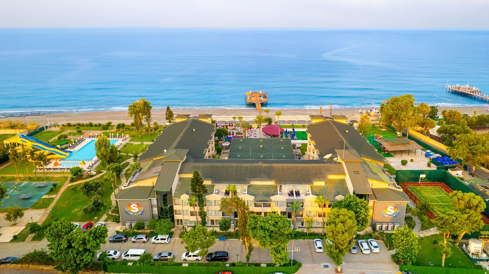 Senza Sunset Beach Hotel 8/87