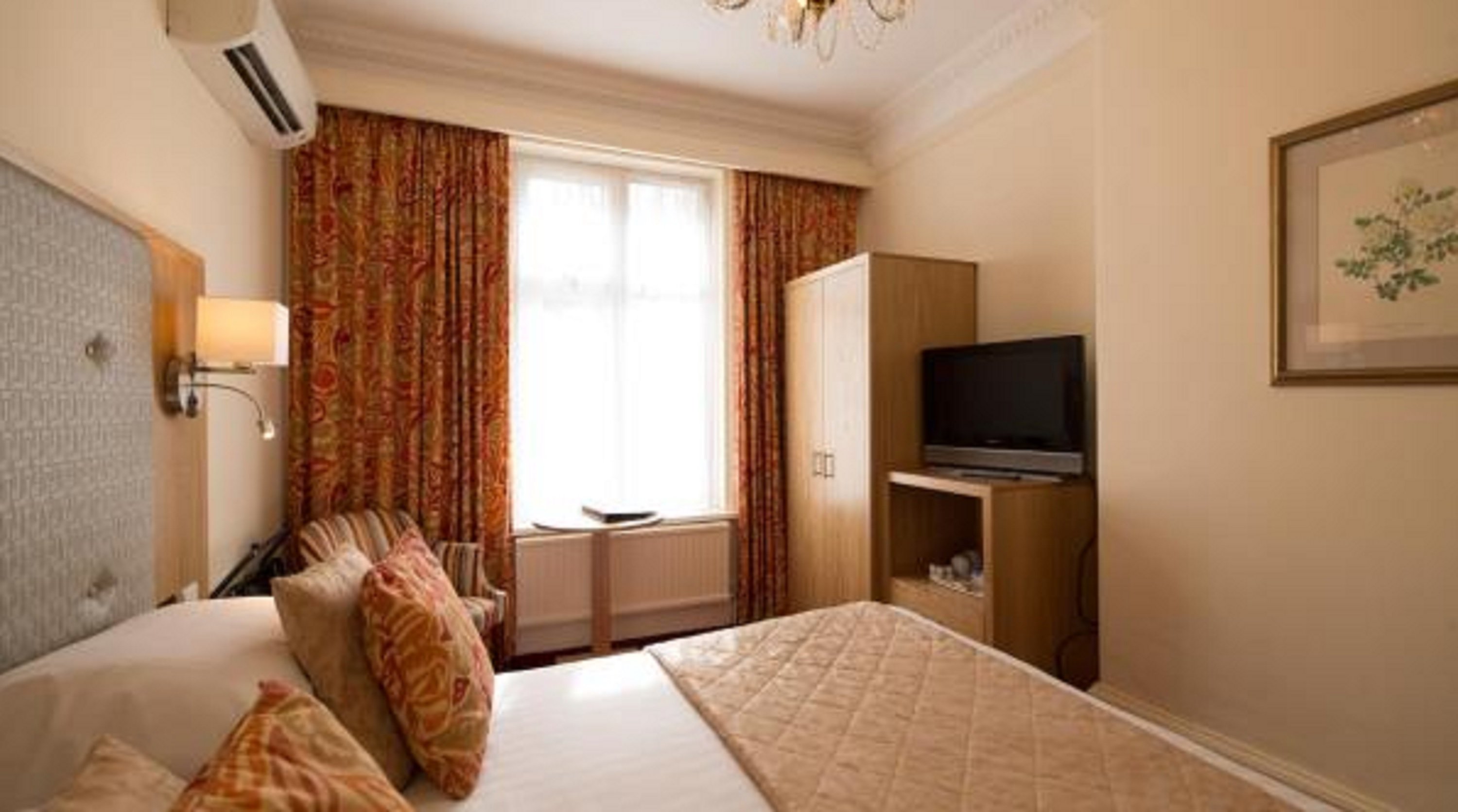 Langstone Cliff Hotel 24/80