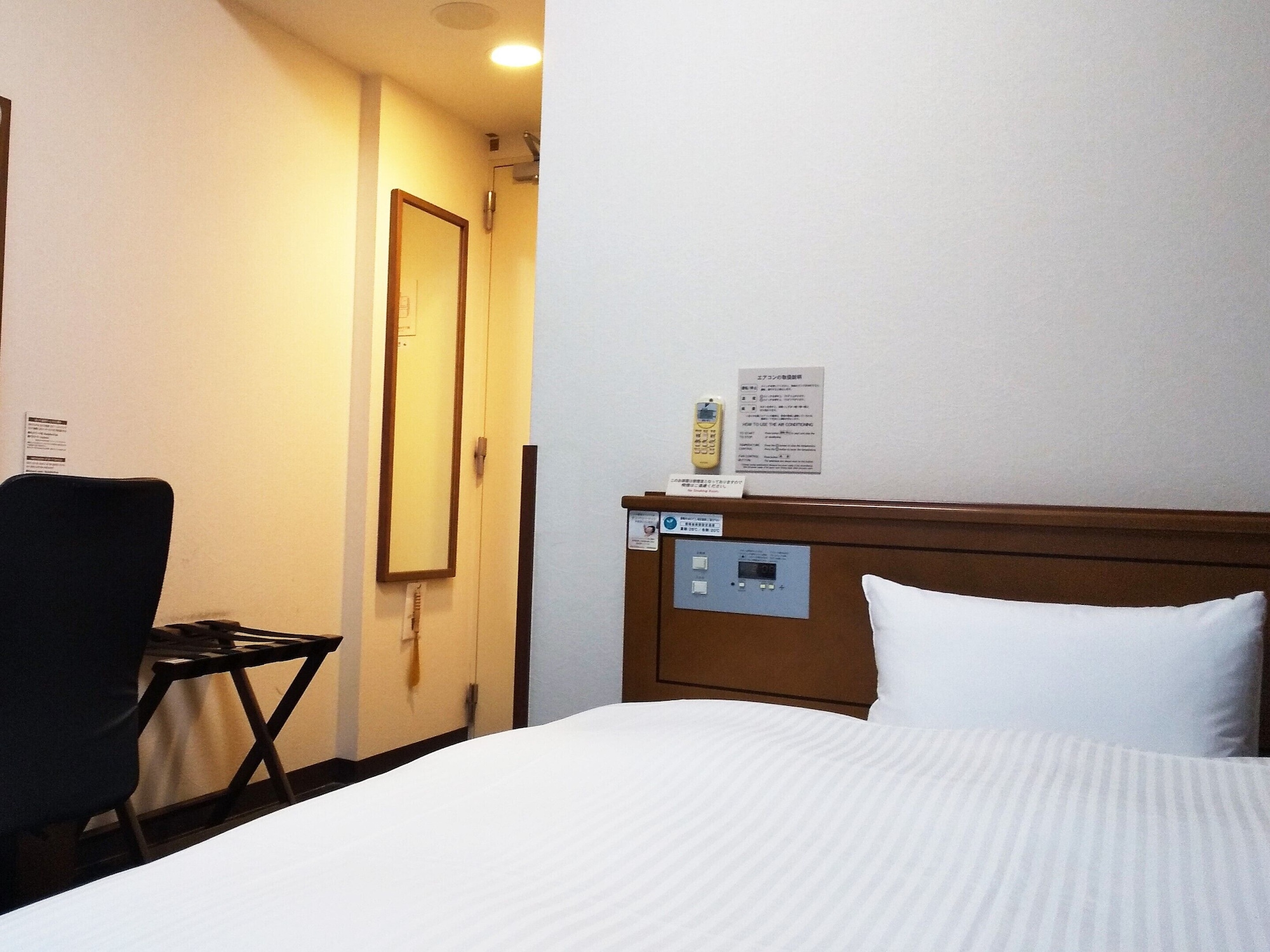 ROOM, SEMI DOUBLE BED
