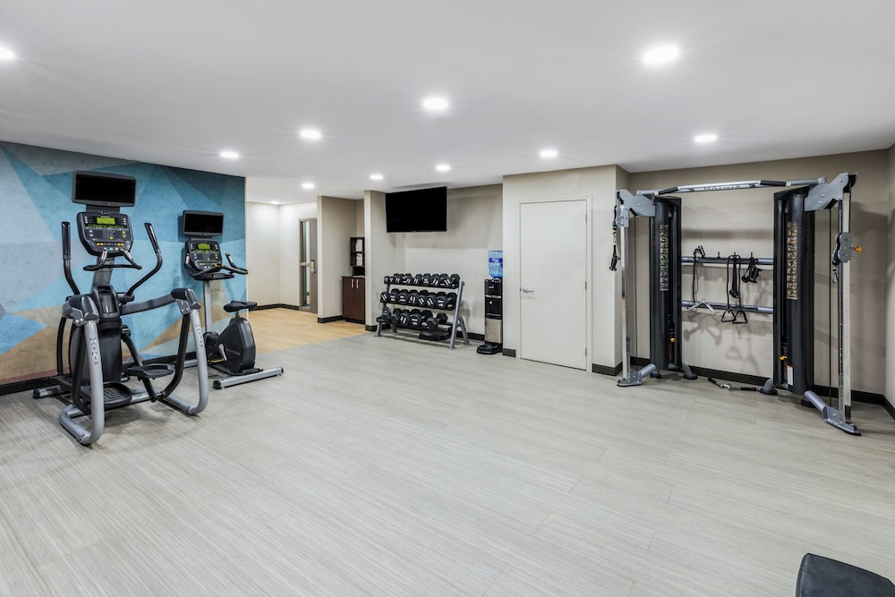Candlewood Suites Topeka 24/49