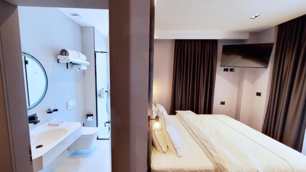 HOTEL STAR LIGHT TIRANE 23/23