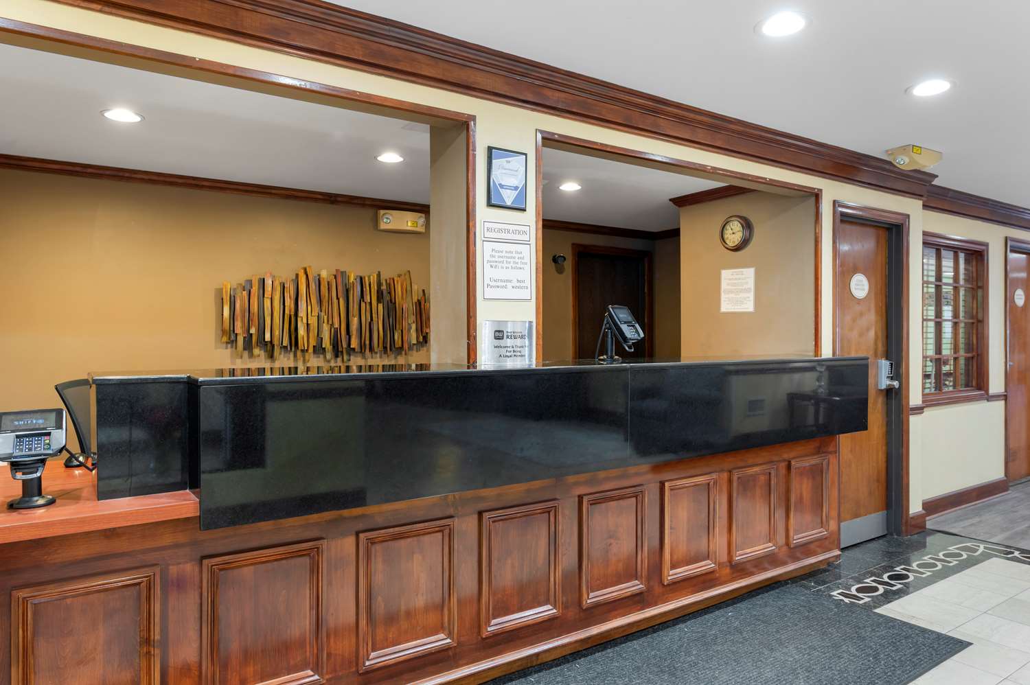Best Western Louisville East Inn & Suites 6/38