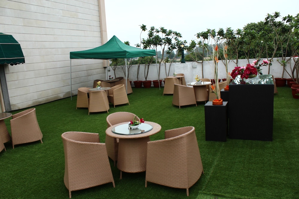 Nidhivan Sarovar Portico Vrindavan 44/58