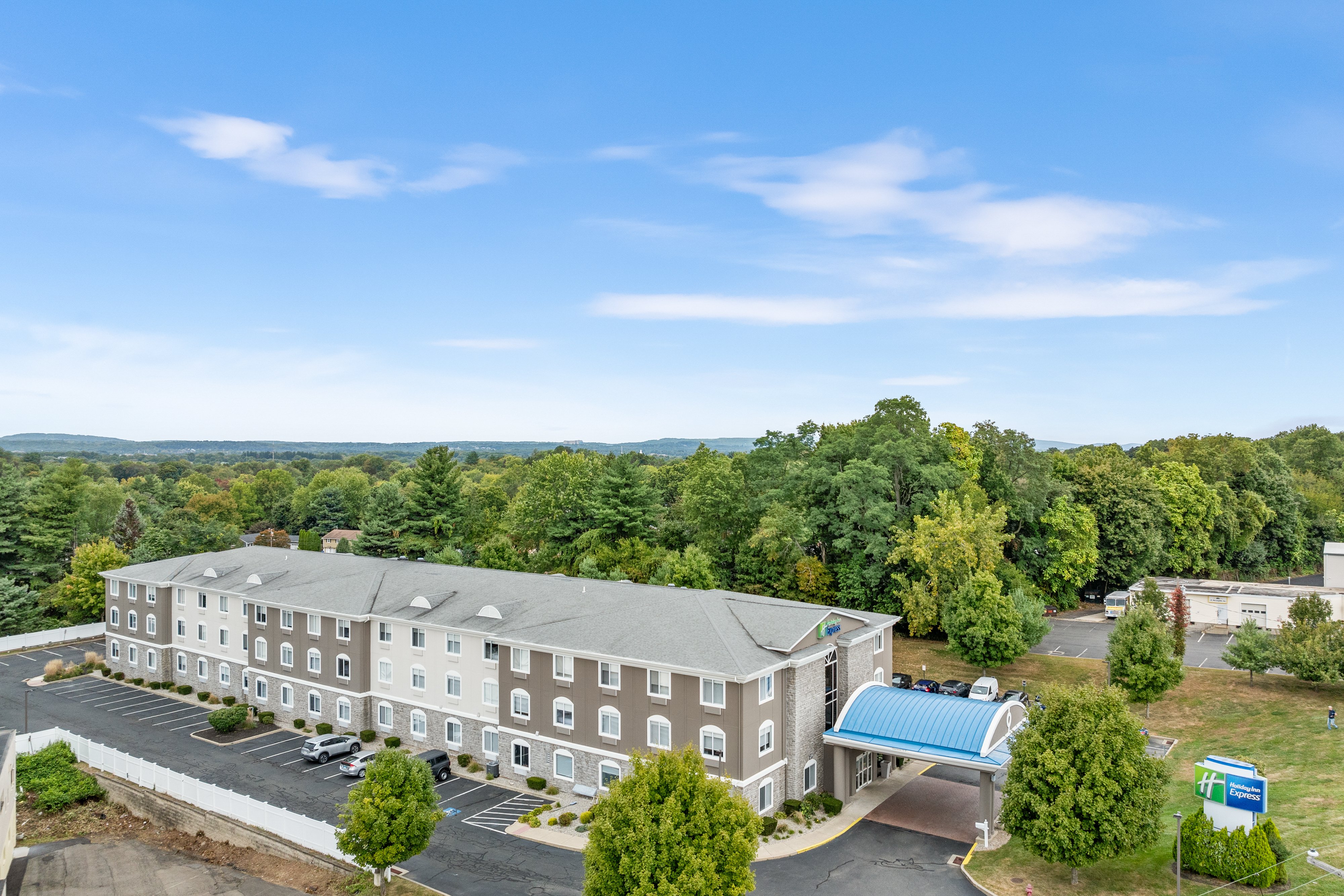 Holiday Inn Express Newington 49/50