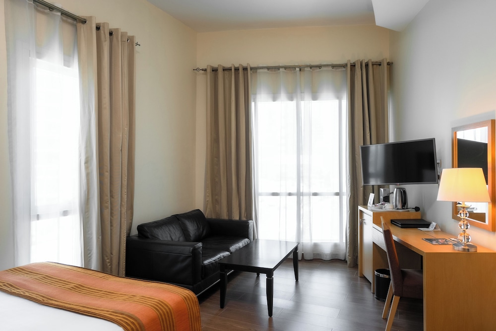 Tamani Marina Hotel and Hotel Apartments 65/73