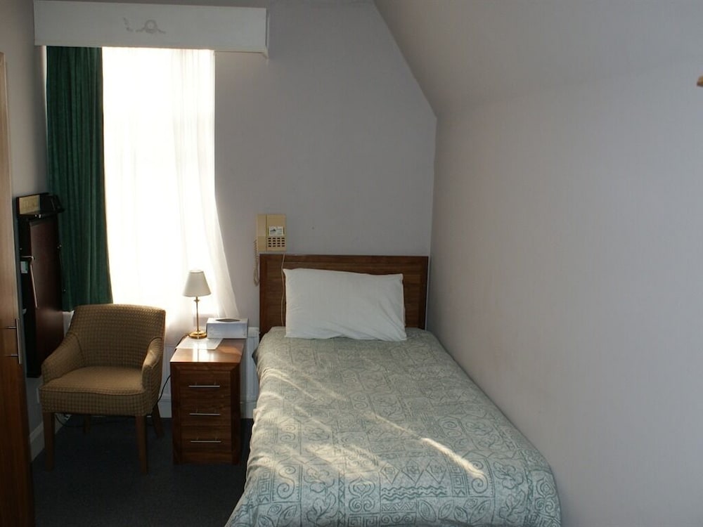 Kirkdale Hotel 9/30