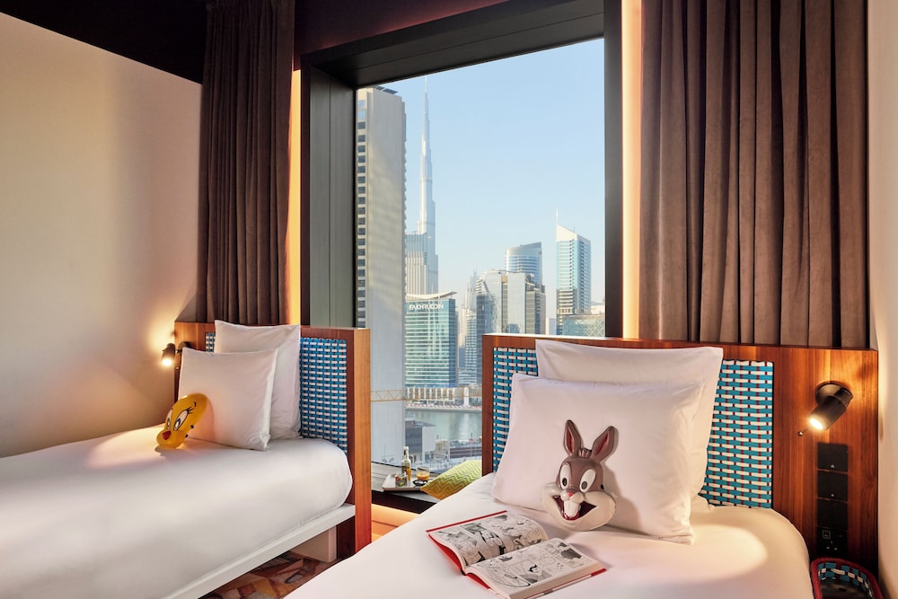 Mama, Medium, Twin Beds, Burj Khalifa View
