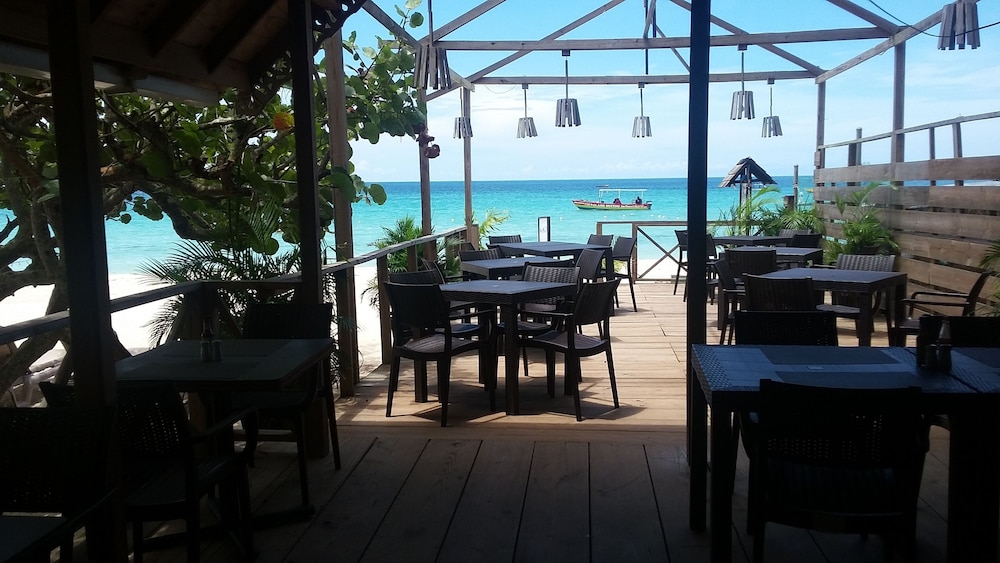 Firefly Beach Cottages and Suites 56/78