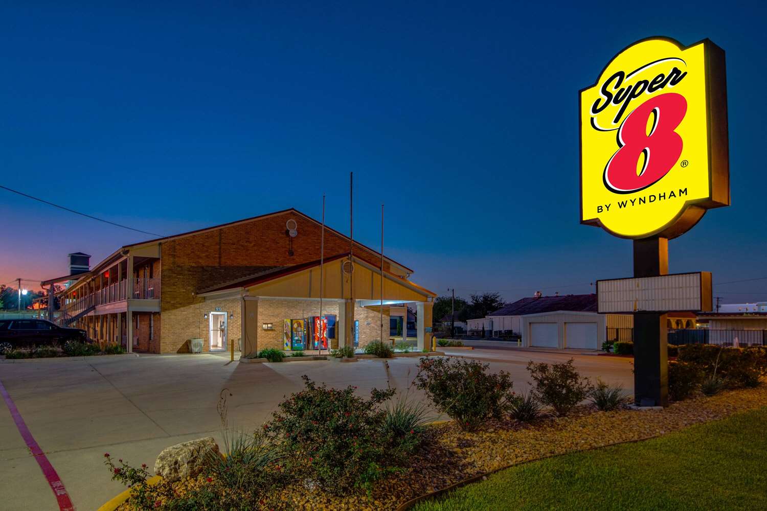 Super 8 by Wyndham Pleasanton 1/18