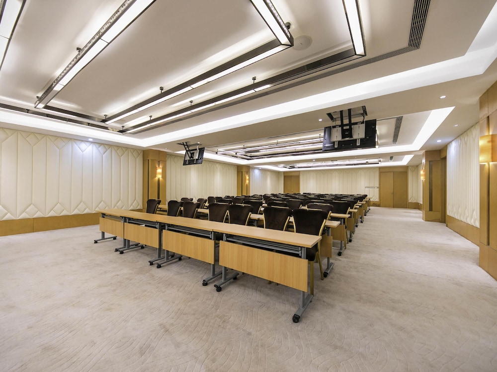 Mercure Beijing Chang An West 2/48
