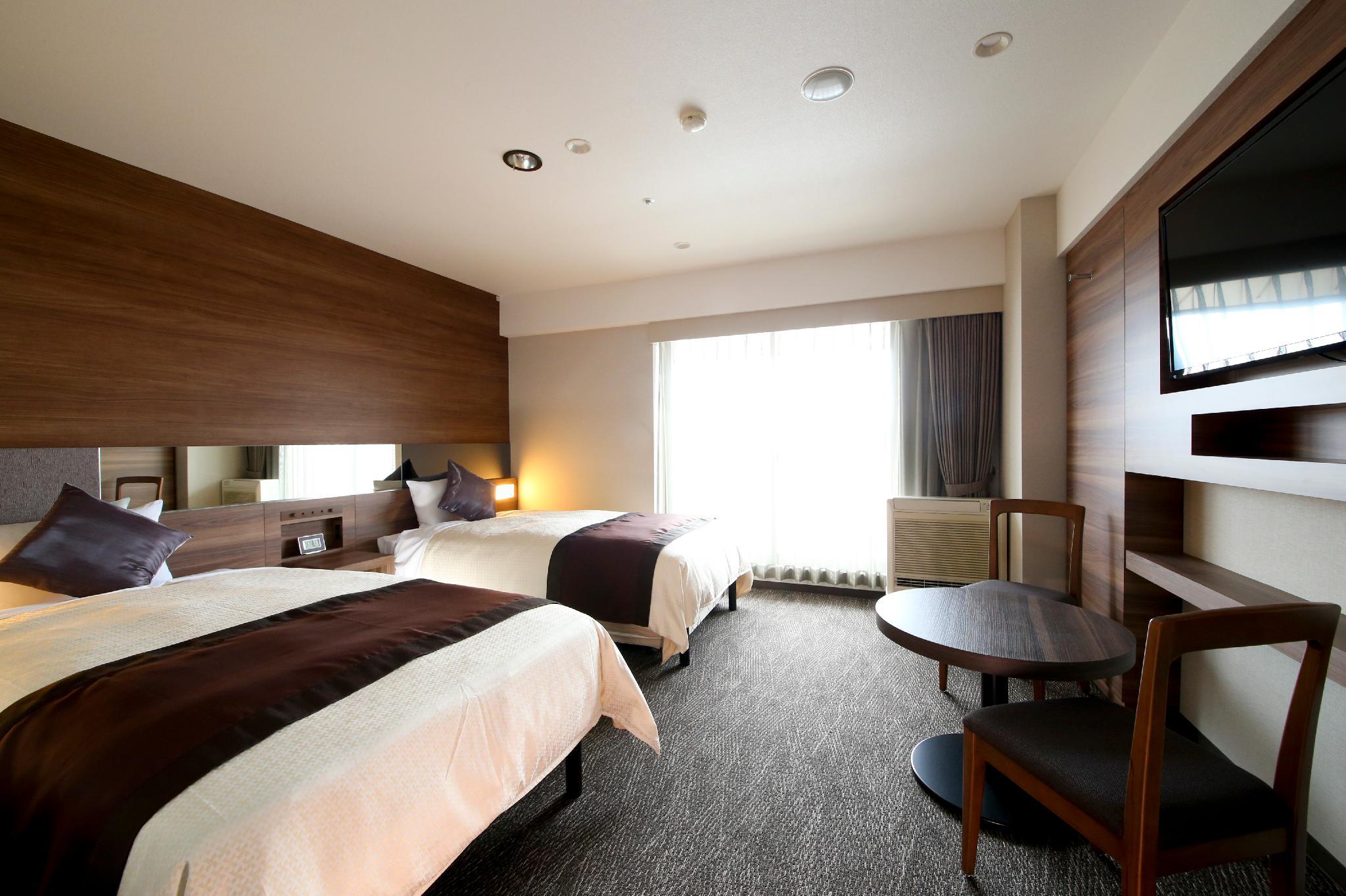 Moderate, Twin Beds, Sofa