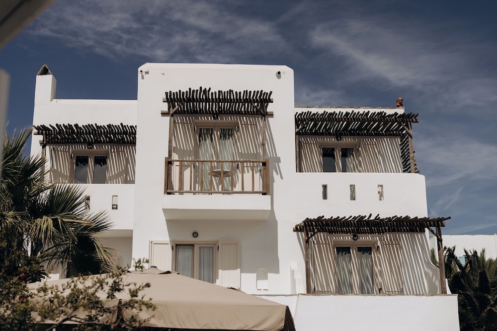 Medusa Beach Resort And Suites in Plaka (South Aegean)