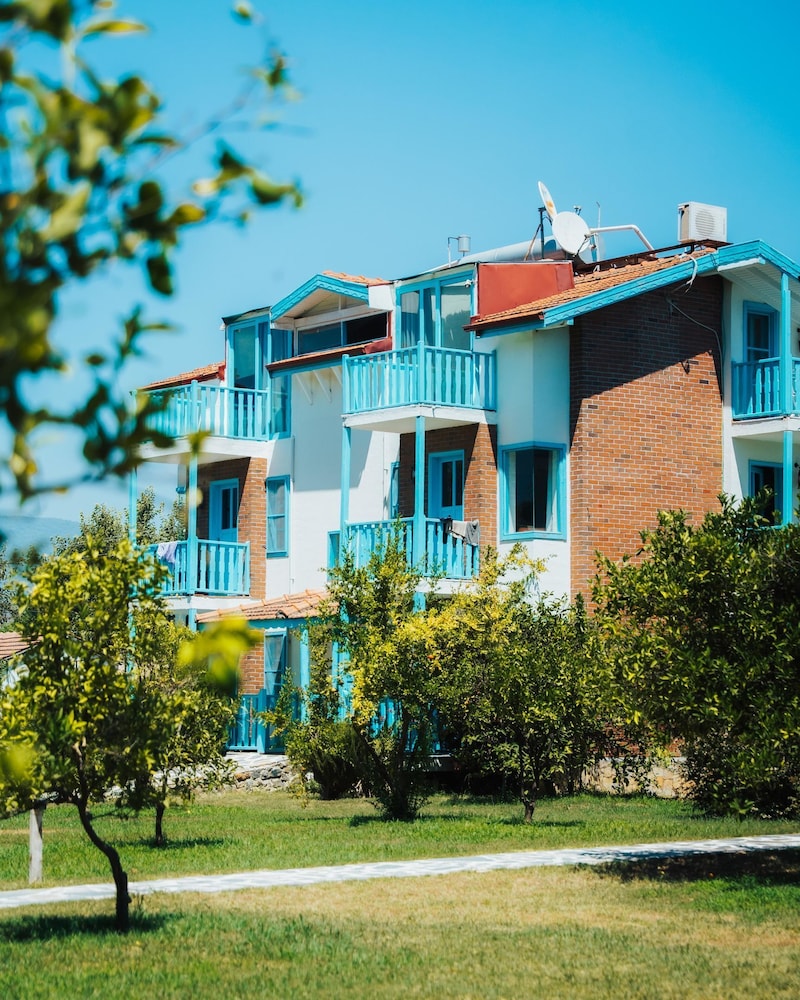 Yonca Lodge 5/50