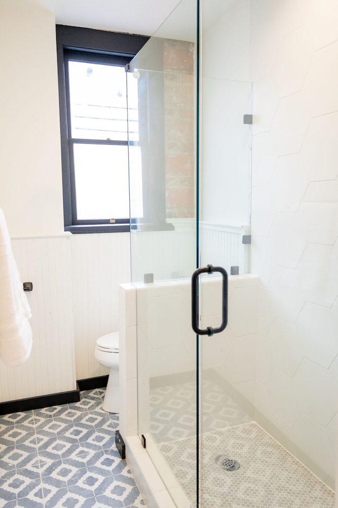 Speakeasy Suites 48/50