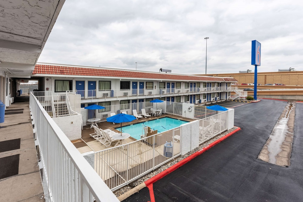 Motel6 North Richland Hills, TX thumb 4