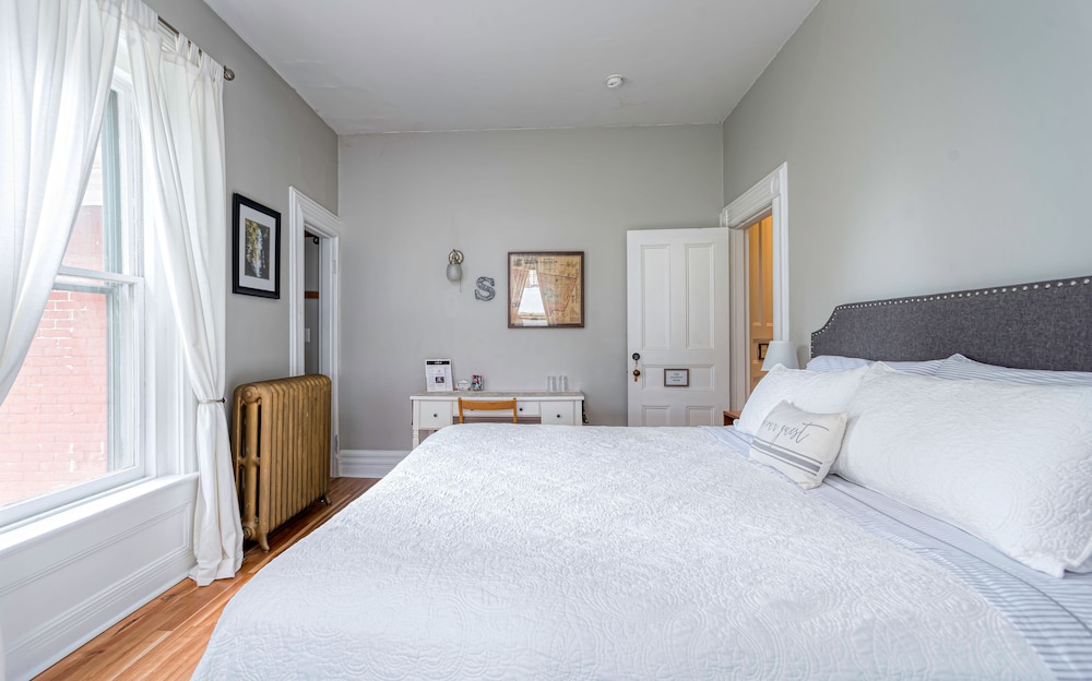 Hatch House Bed & Breakfast 7/38