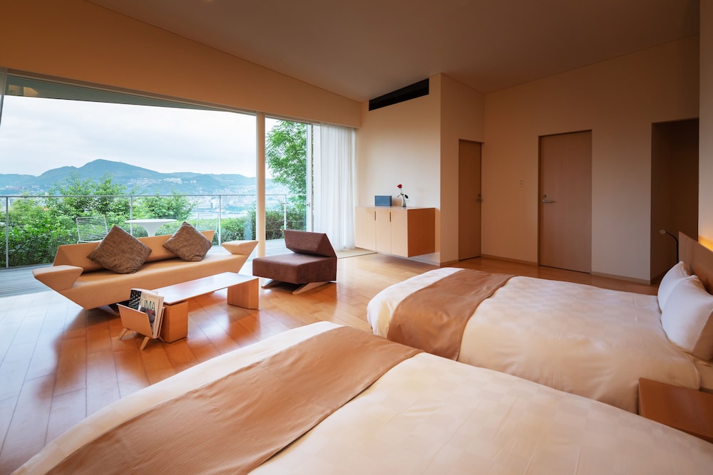 OCEAN, DELUXE, COTTAGE, SUITE, TWIN BEDS