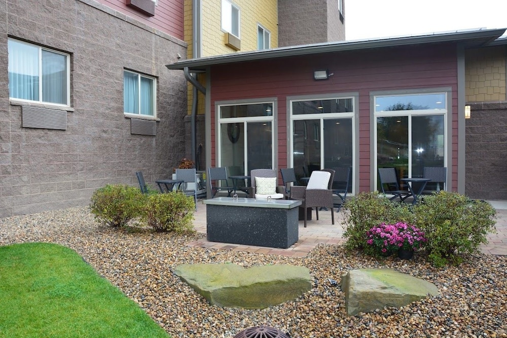 Roosevelt Inn and Suites 3/38