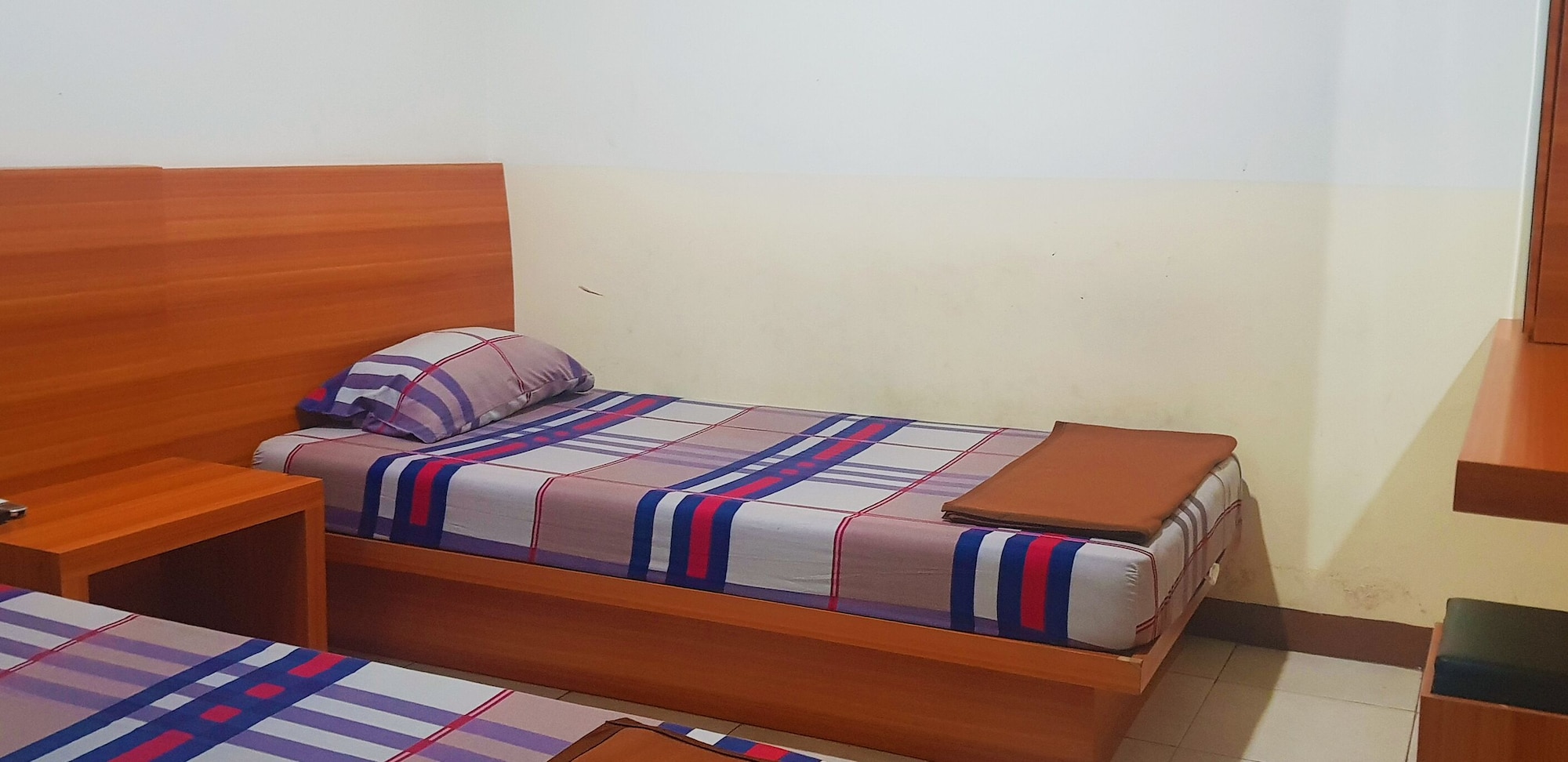 ECONOMY, TWIN BEDS