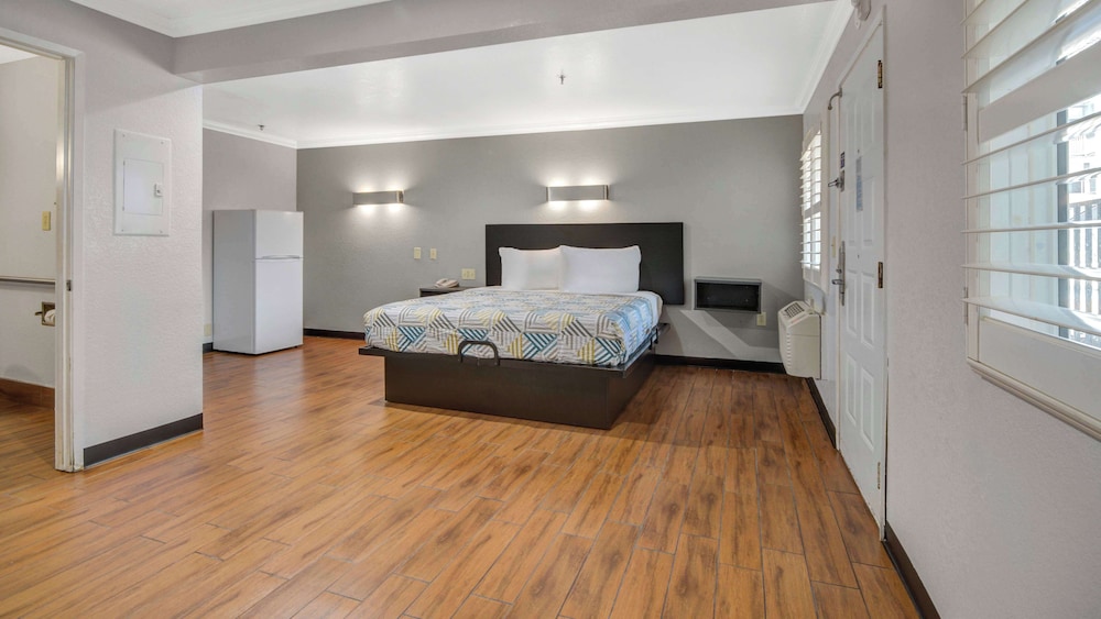 STANDARD, KING BED