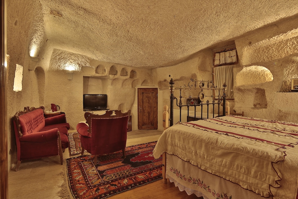 Village Cave House Hotel 11/27