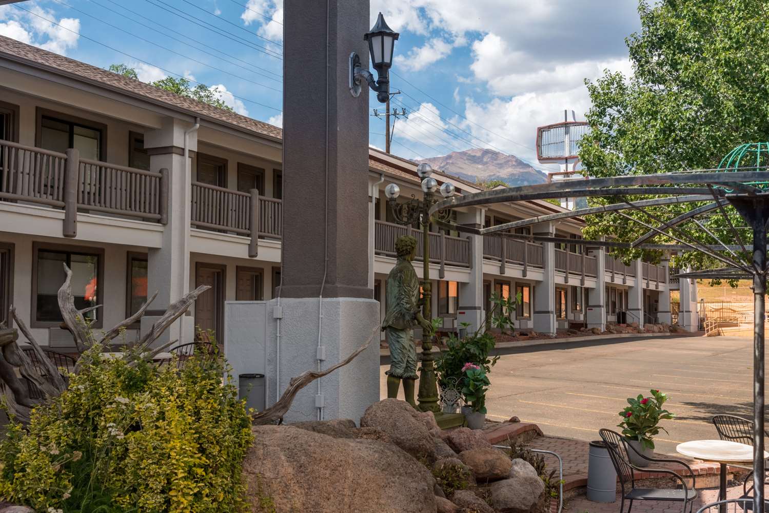 Quality Inn & Suites Manitou Springs at Pikes Peak / Garden of the Gods 5/32