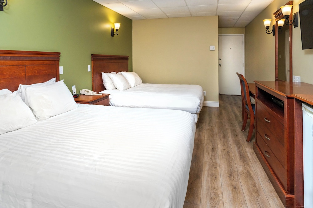 Hotel Marineau Mattawin 7/30