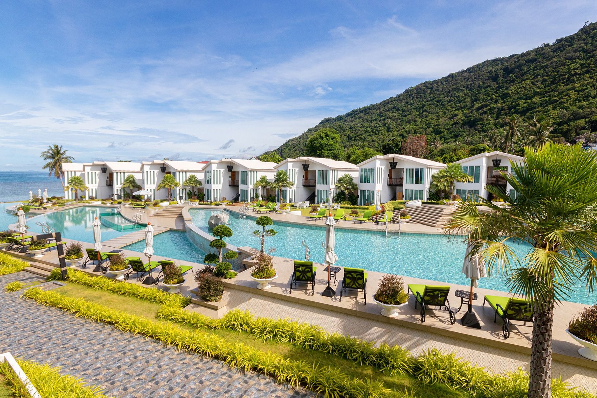 Vannee Golden Sands Beachfront Resort 21/24
