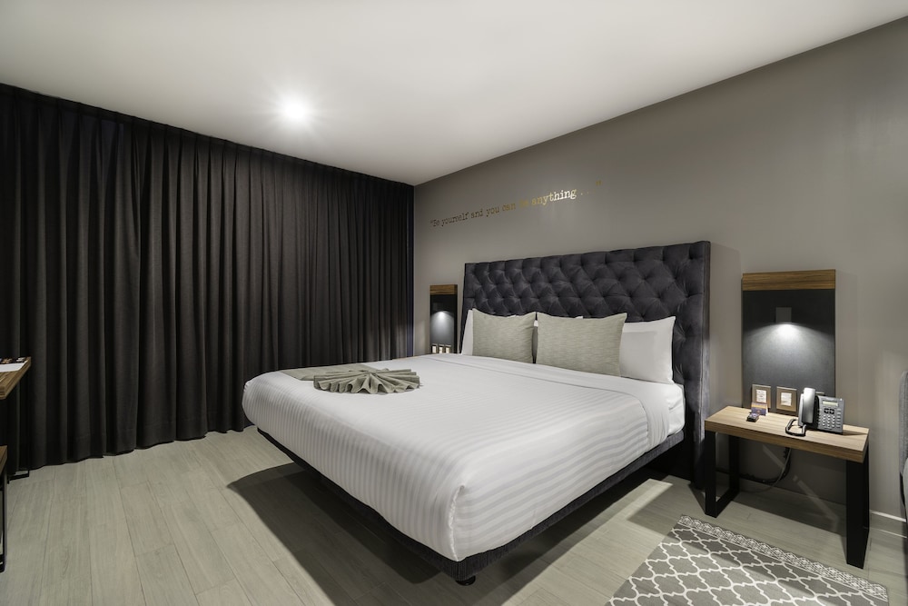 SUPERIOR, KING BED