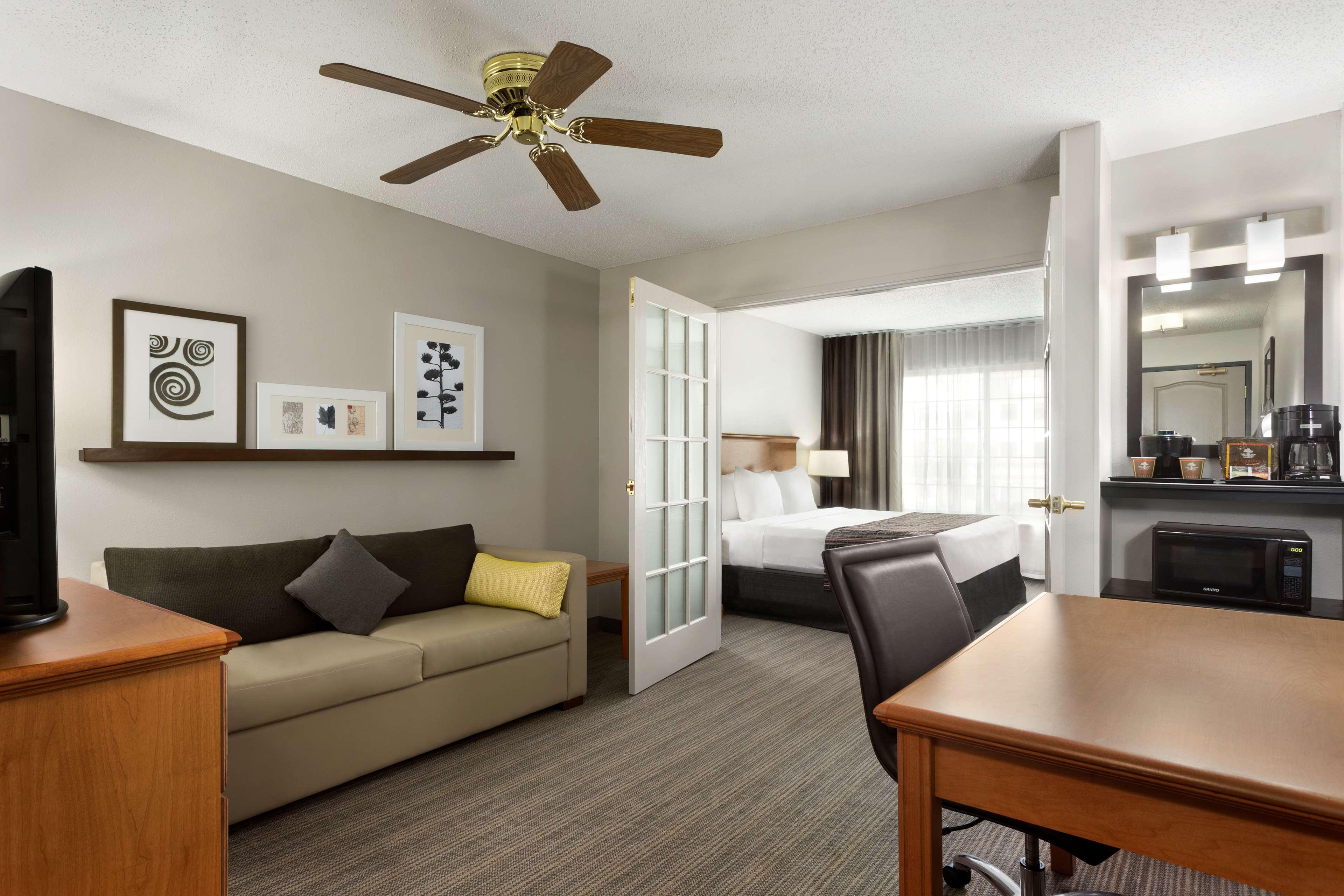 Country Inn & Suites by Radisson, Columbus Airport, OH 17/34