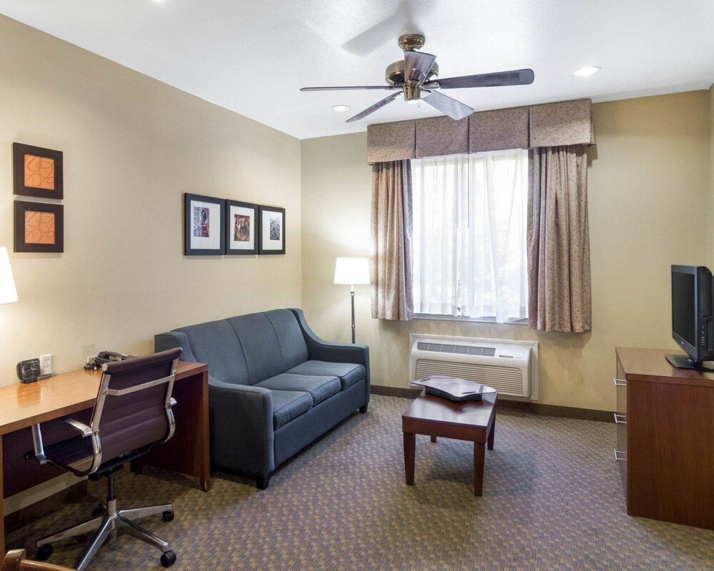 Quality Suites Midland North Loop 250 37/63