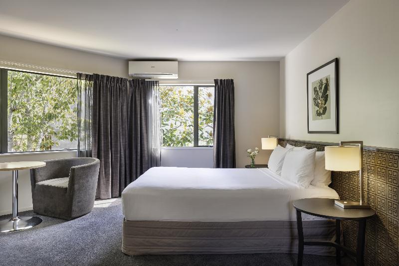 Snug, Suite