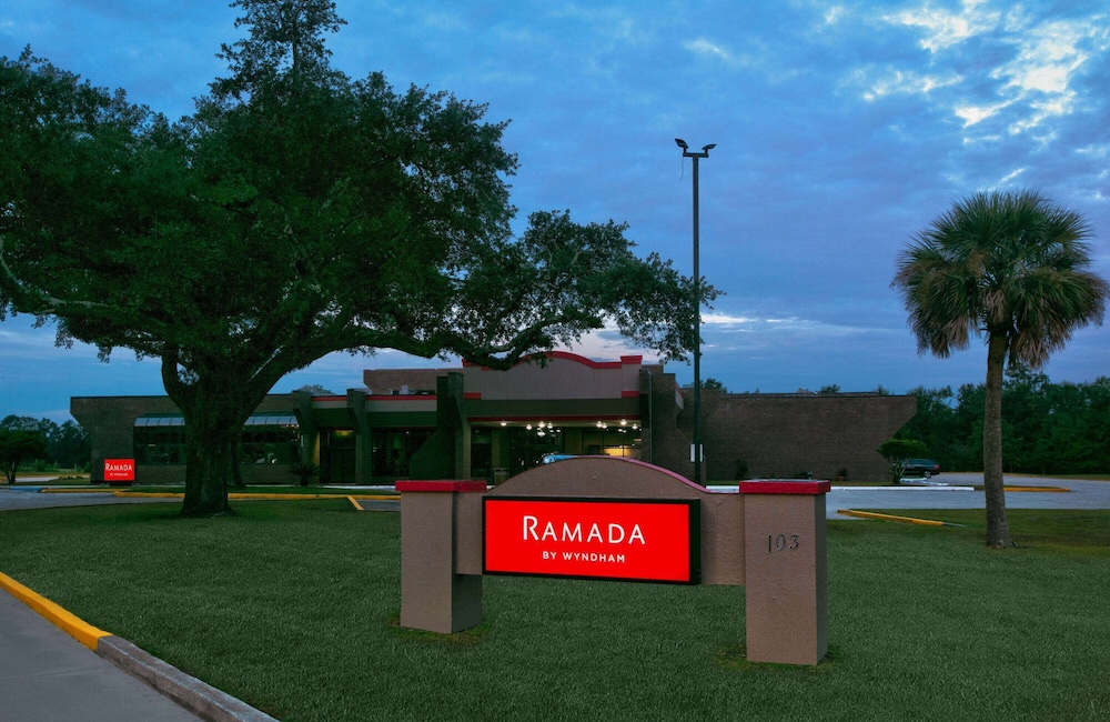 Ramada by Wyndham Diamondhead I-10/Gulfport 42/47