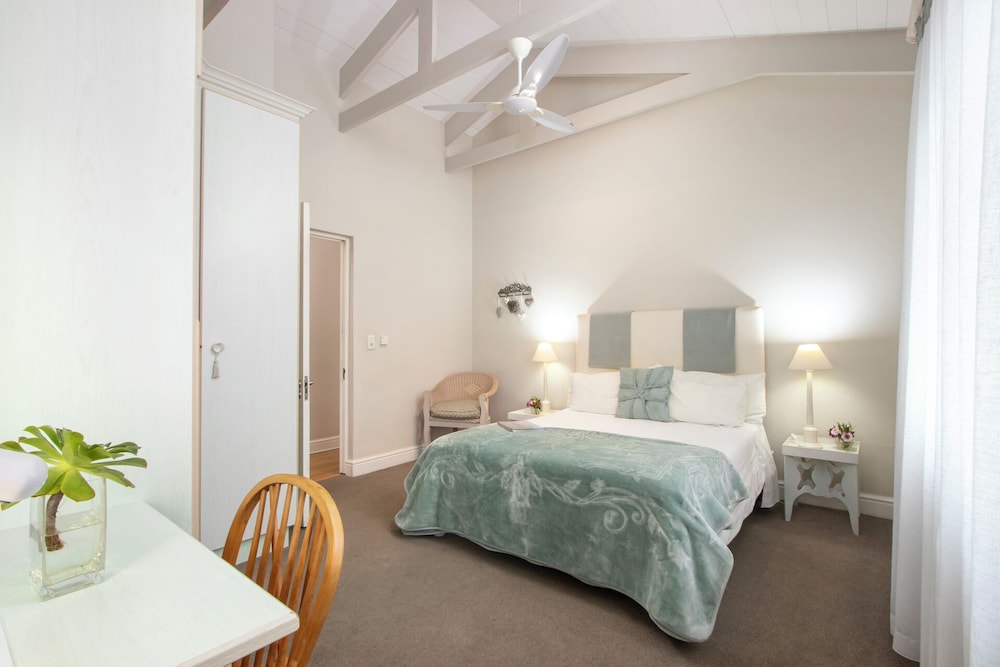 138 Marine Beachfront Guesthouse 10/50