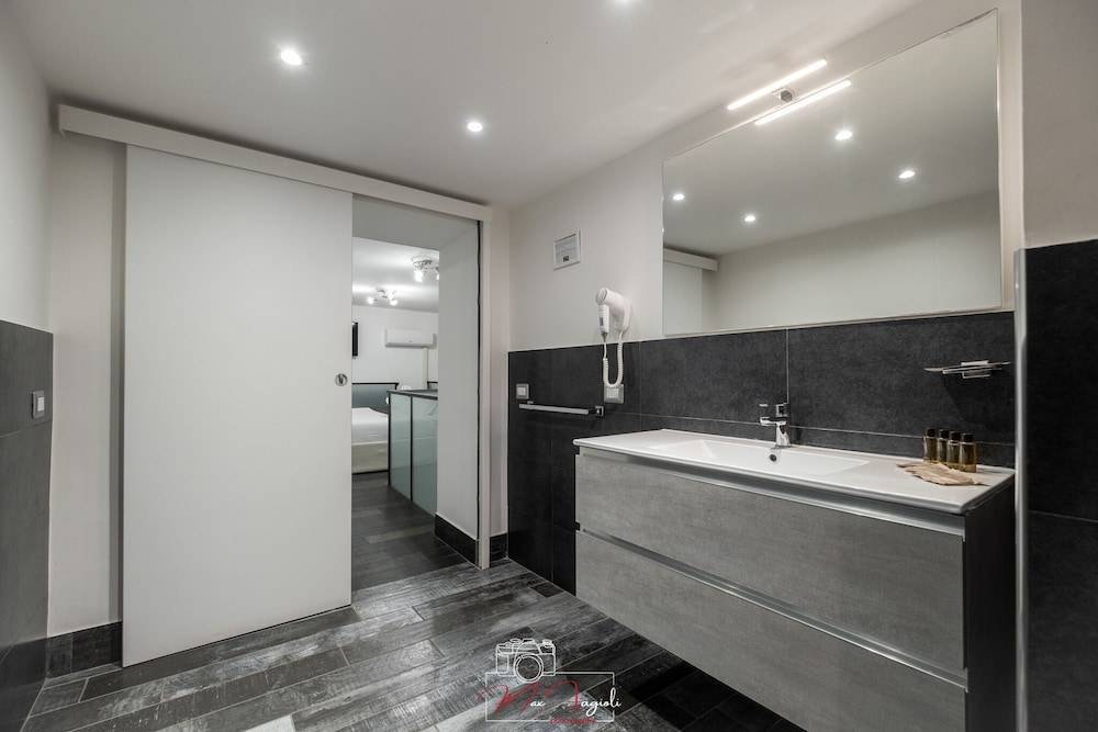 Arch Rome Suites 30/75