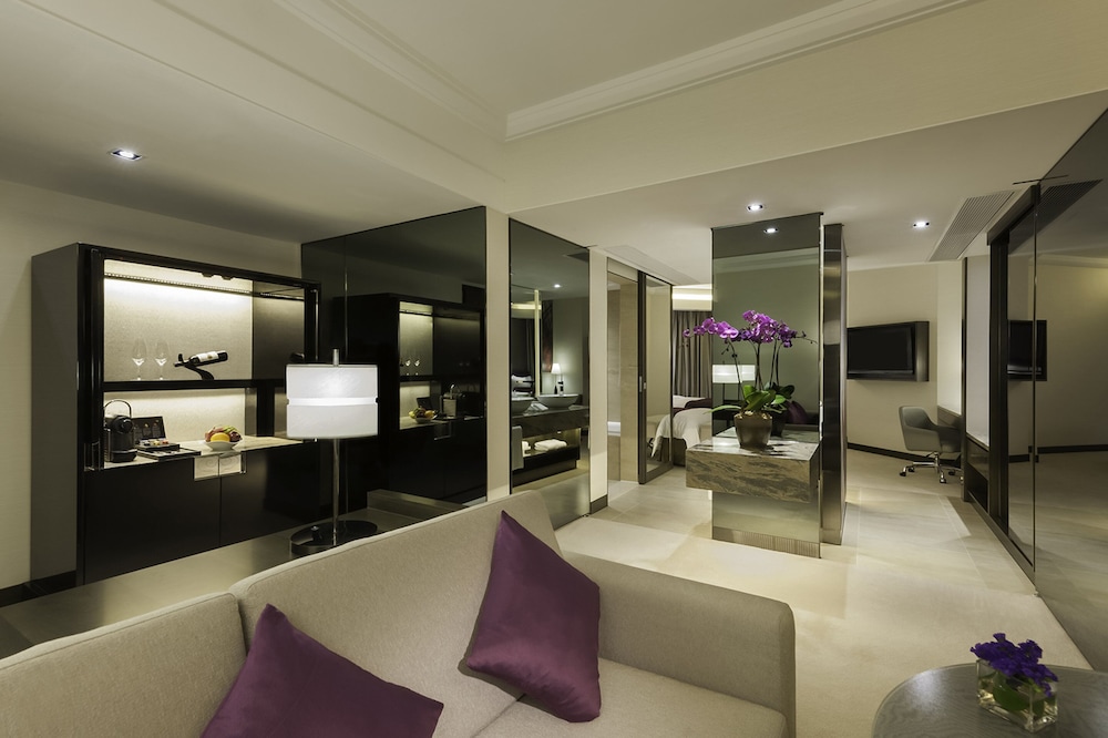 Gateway Hotel 23/50