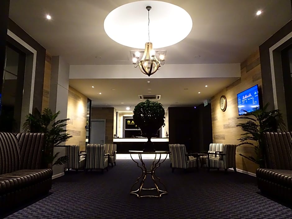 Bayfront Hotel 75/94