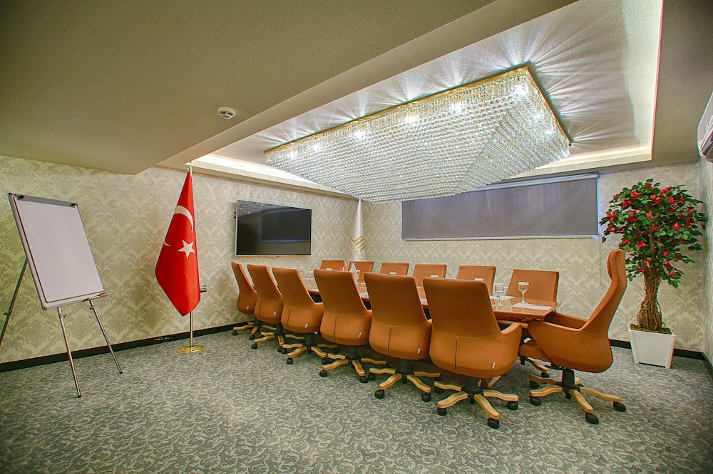 Guvenay Business Hotel 64/66