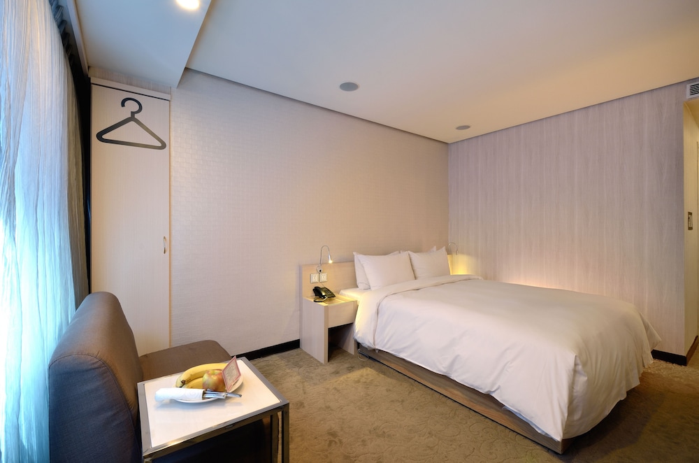 Yomi Hotel 18/76