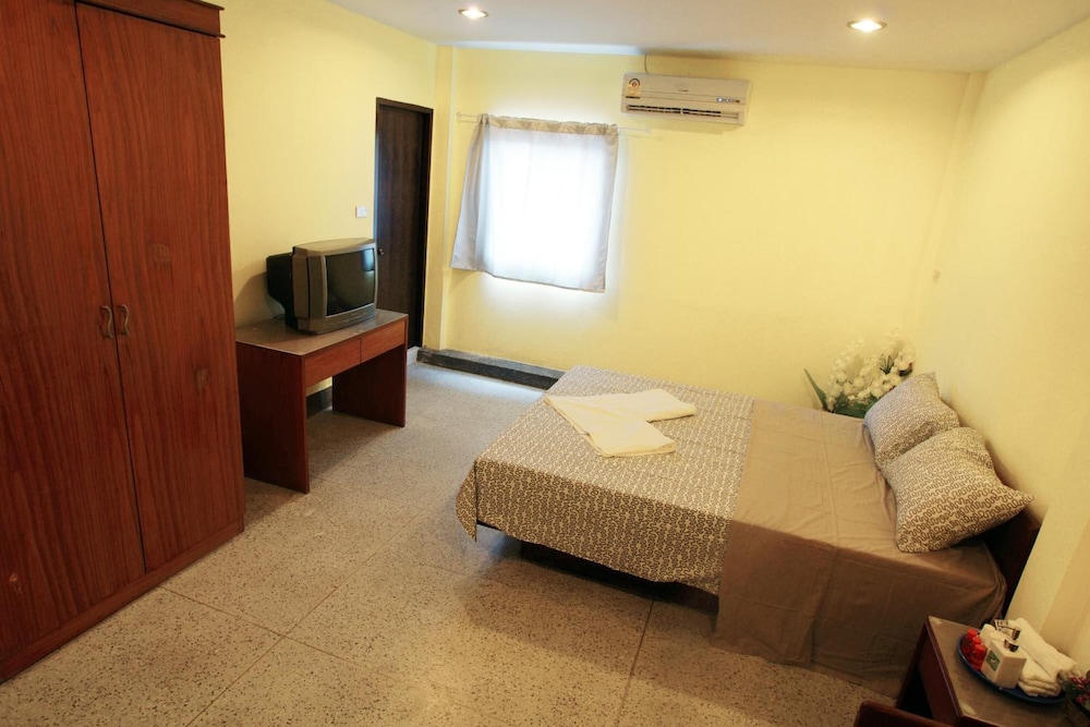 Sri Krungthep Hotel 23/77