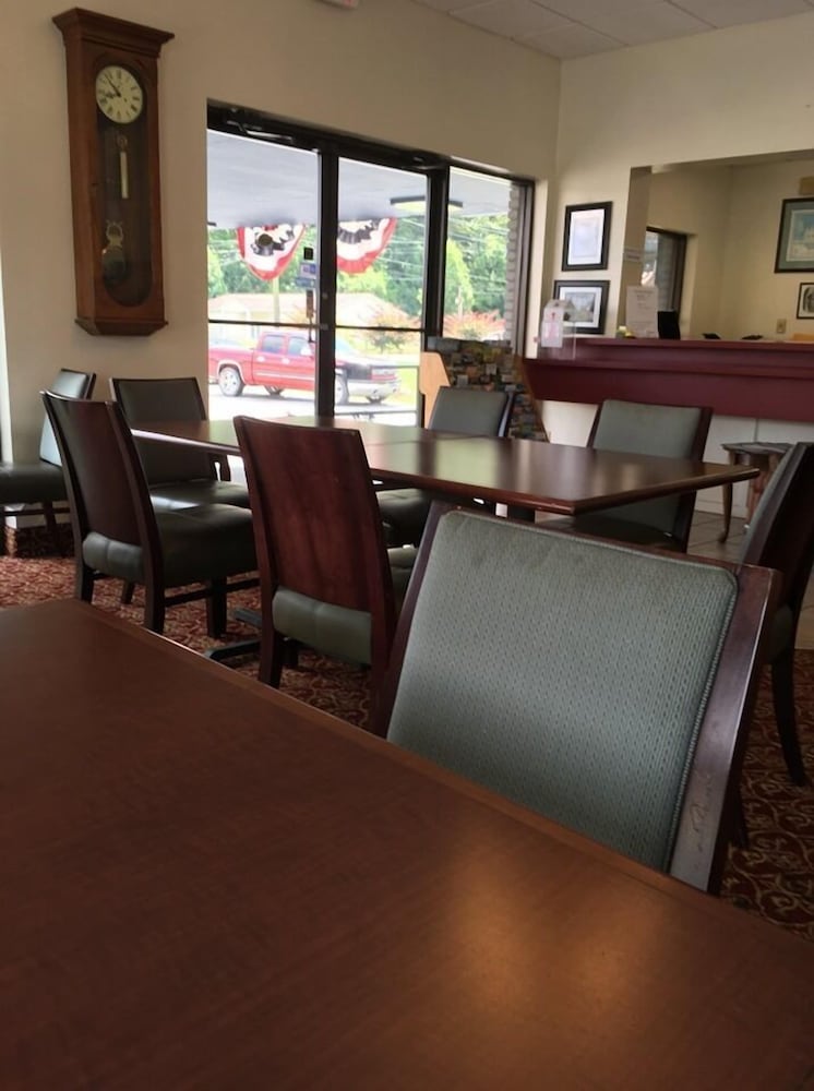 Econo Lodge Middlesboro, KY 25/31
