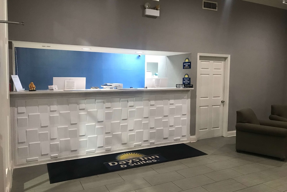 Days Inn & Suites By Wyndham Collierville Germantown Area 1/25
