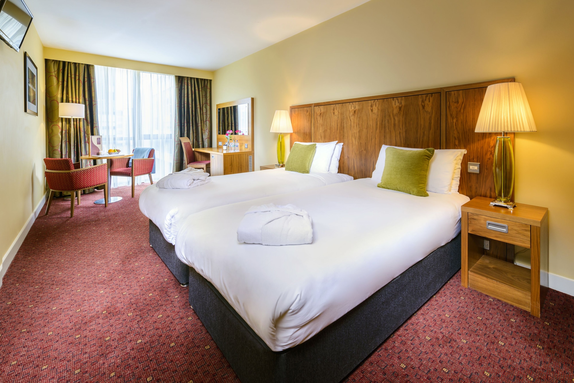 ROOM, TWIN BEDS