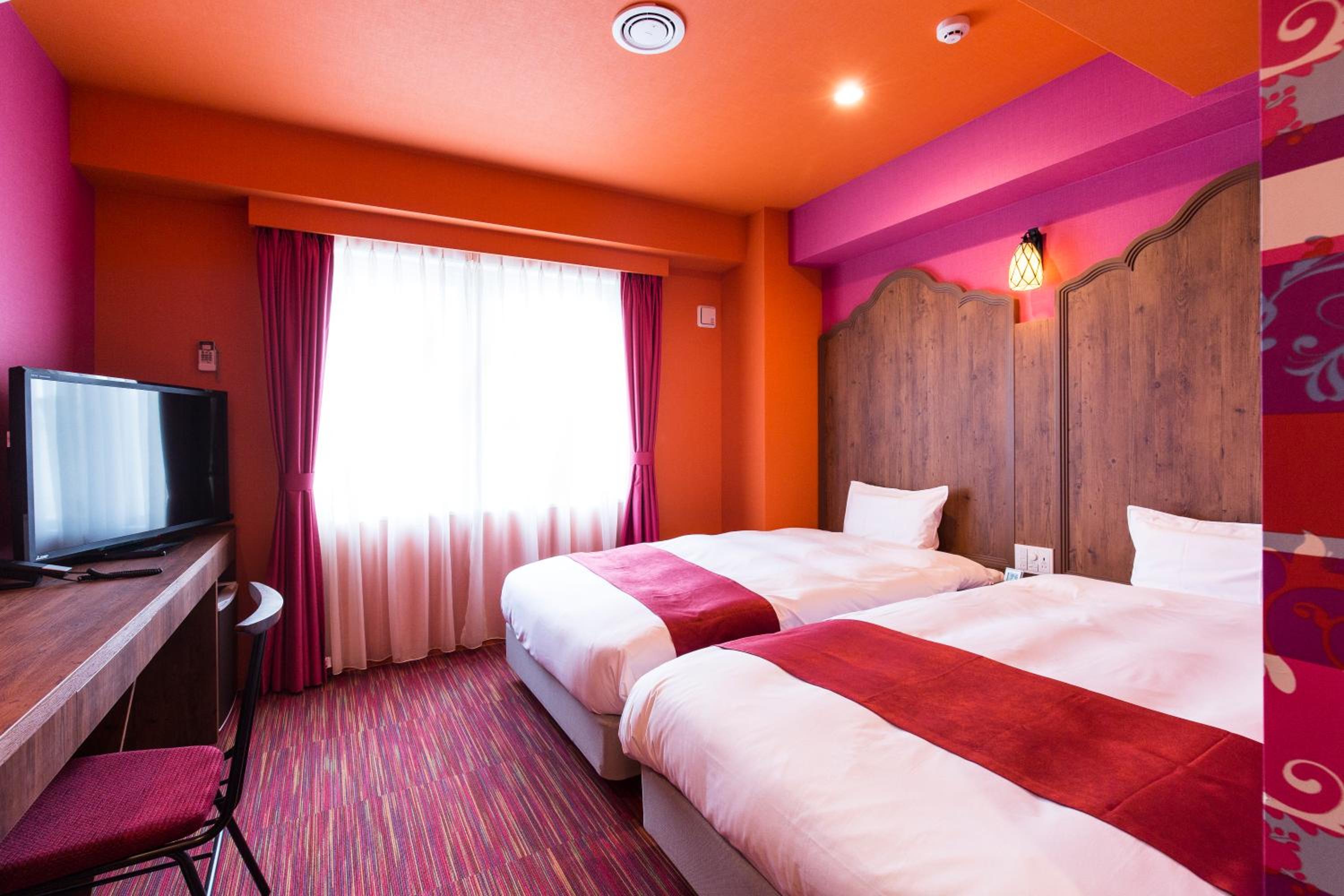 Standard, Twin Beds, South Wing