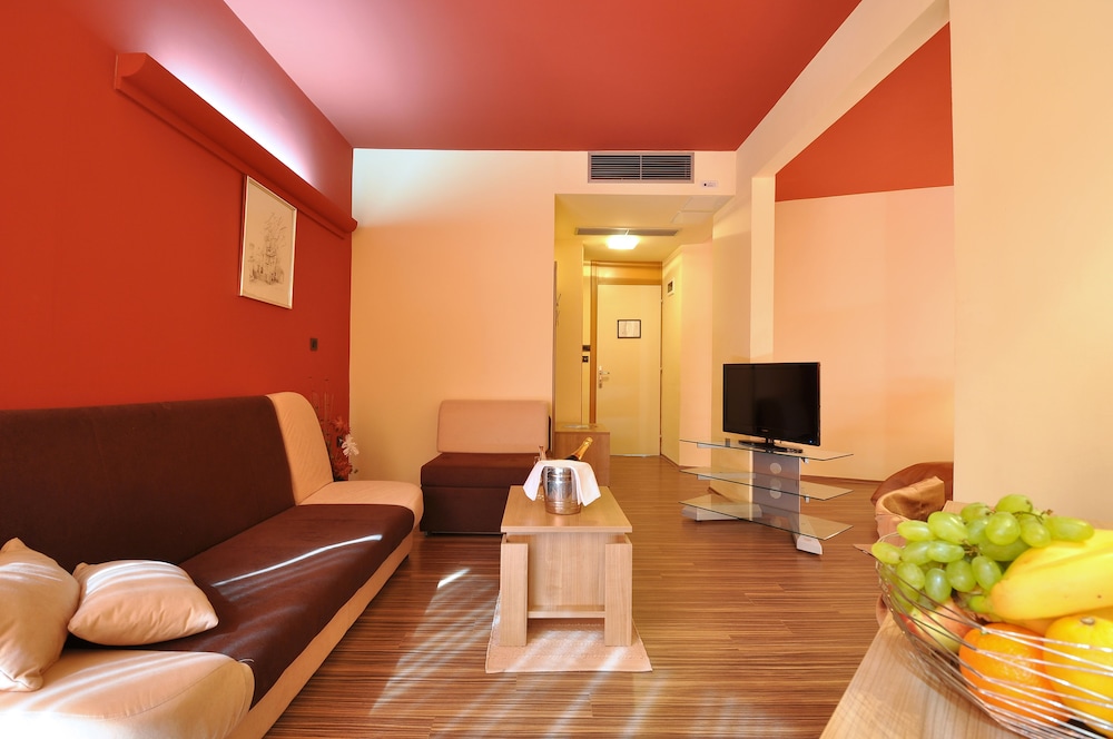 Hotel Fontana 44/65